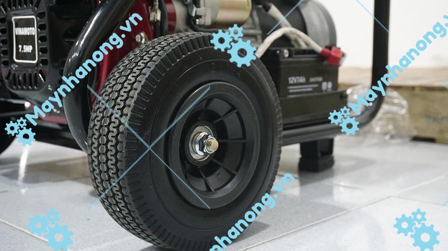 Máy phát điện Vinamoto 3900E 3.5KW có hệ thống bánh xe giúp máy dễ dàng di chuyển